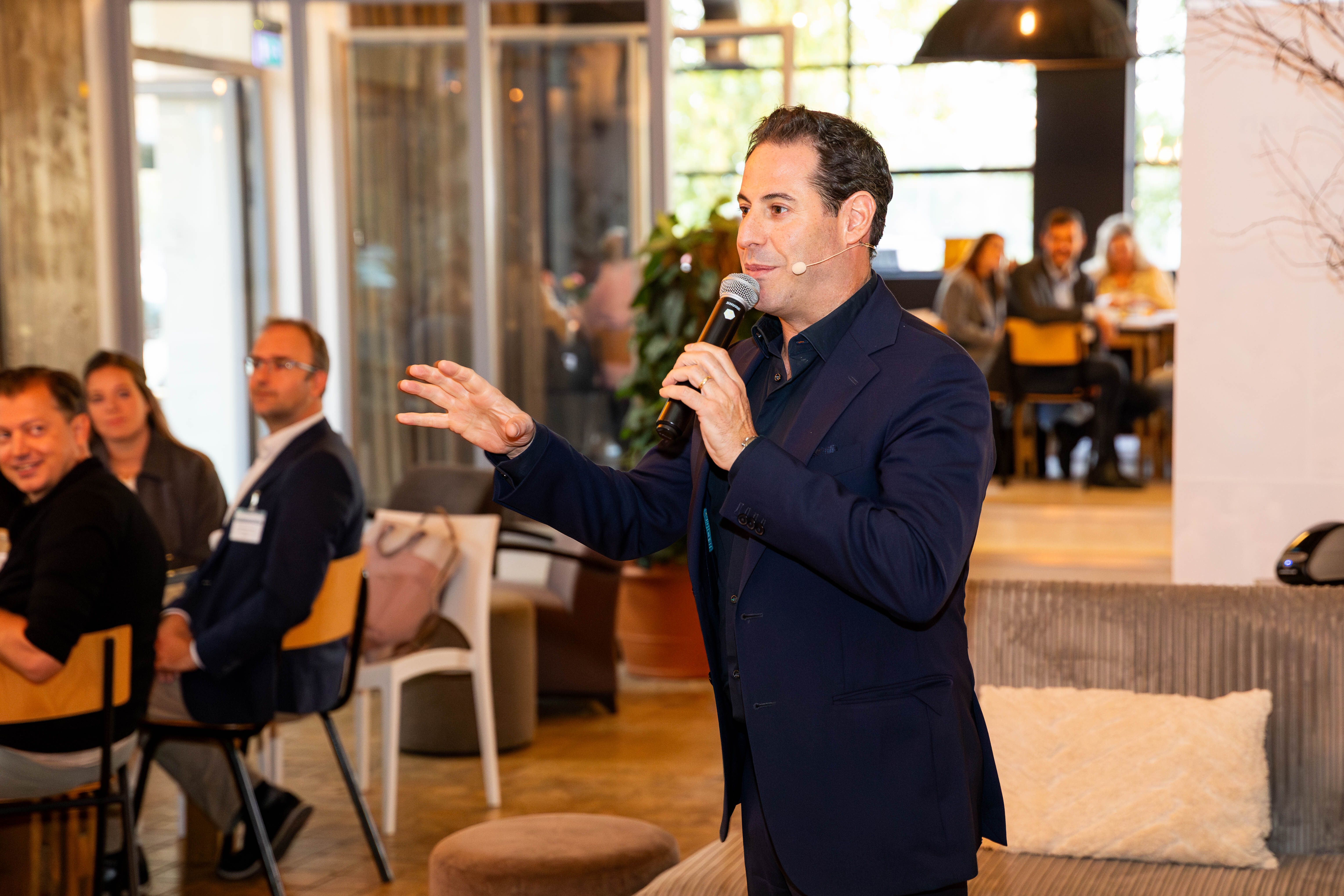 DXP WNB NOBW ATW 20251002 059